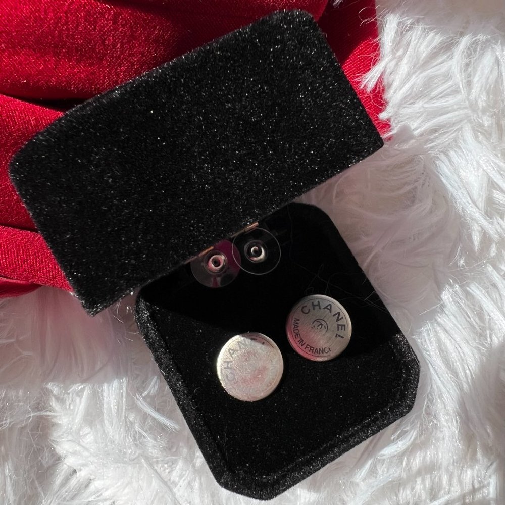 CHANEL * Made in France* Brushed Silver Disk Earrings - Picture 7 of 8